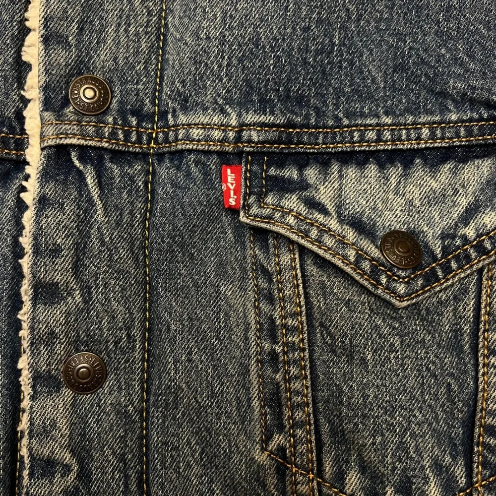 Levis Premium Blue Denim Sherpa Lined‎ Utility Streetwear Trucker Jacket Size L